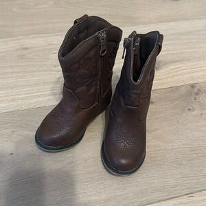 Kids boots Size 5